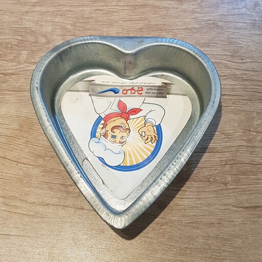 قالب موج طرح قلب جنس فولاد،طول 22 و نیم و عرض 21 و نیم،ارتفاع قالب 6 سانت،مناسب برای درست کردن کیک با طرح قلب