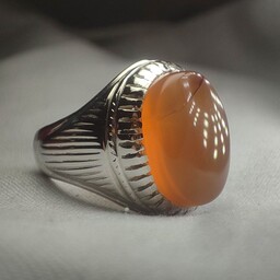 انگشتر نقره مردانه ،دست ساز با عیار بالا
نگین خونه چنگ بیضی با عقیق یمانی  پرتقالی بسیار زیبا