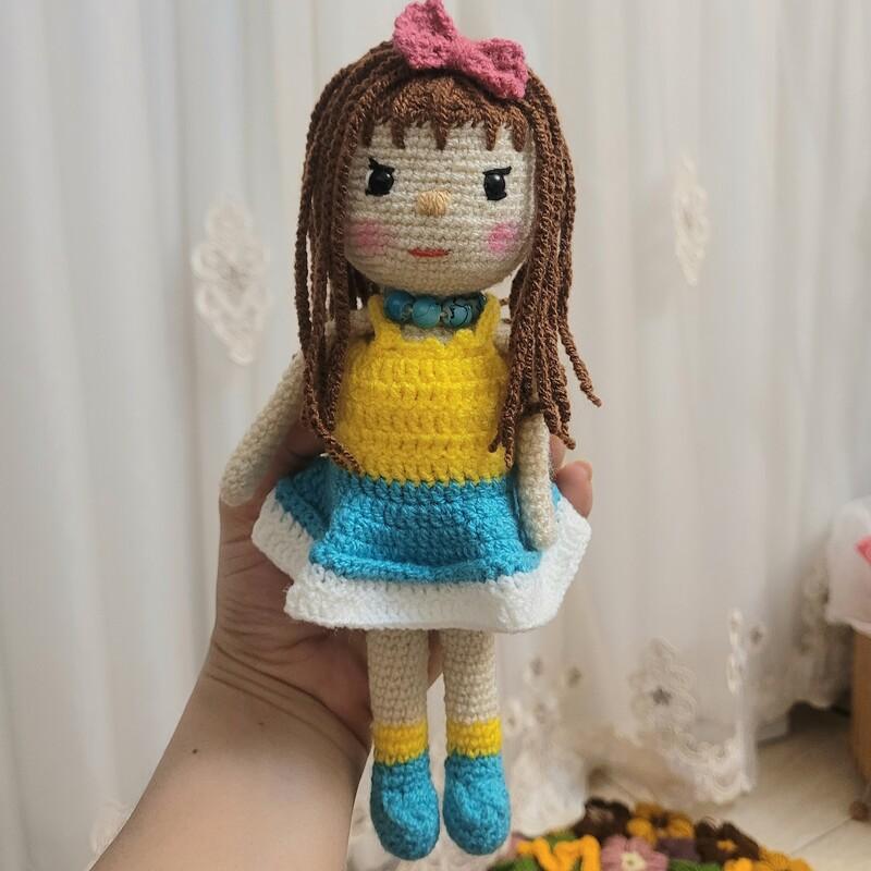 عروسک دختر  بافتنی ، دستبافت ،اسباب بازی کودک ،دست بافت  با موهای قهوه ای، قد حدود24س  