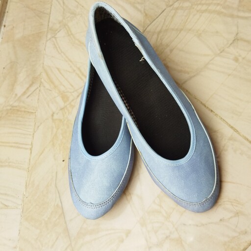کفش زنانه و کفش دخترانه روزمره طرح لی آبی پر رنگ و آبی کم رنگ