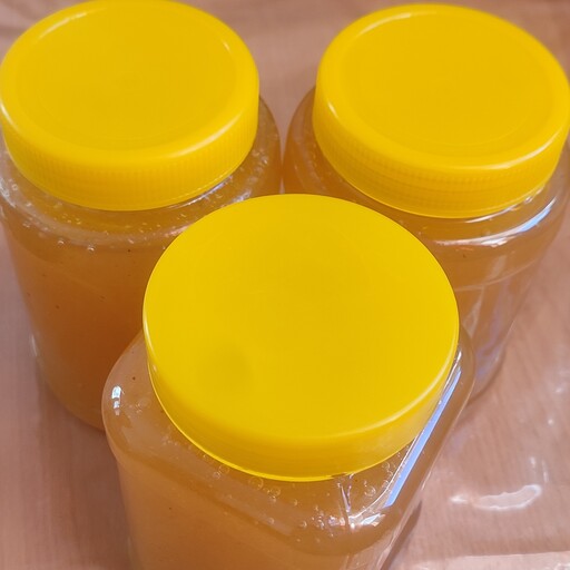 عسل درجه یک رس بسته امسالی با ساکارز 1.9 مستقیم از زنبوردار در بسته های یک کیلویی همراه با ارائه برگه آزمایش 