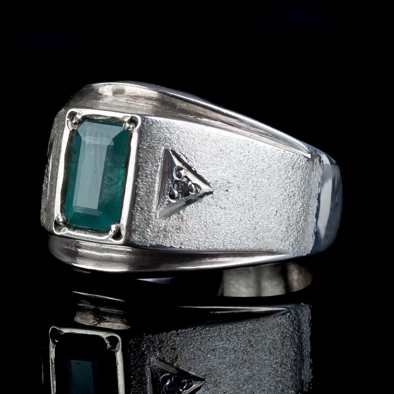 انگشتر نقره زمرد معدنی زامبیا با الماس طبیعی افریقایی کد 5438