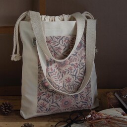 کیف پارچه ایی ساده همراه جیب دار سایز 40 در 33 طرح گل گلی محصولات فانتزی چاپگ