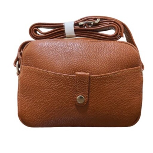 کیف رو دوشی ، چرم طبیعی گاو، ابعاد 21 در 15 ،دارای یک جیب زیپدار و یک حیب روی کیف