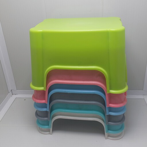 چهارپایه های رنگی بست صندلی حمام در رنگهای پاستیلی شاد جنس پلاستیک فشرده در پلاسکو دهقان 