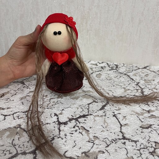 عروسک دختر روسی با موهای بلوند