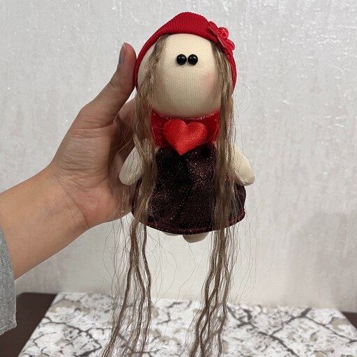 عروسک دختر روسی با موهای بلوند