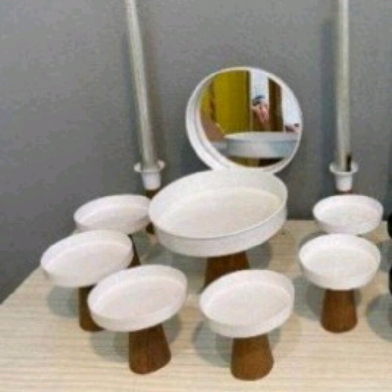 هفت سین نگارا سفید و مشکی همراه با آینه و شمعدان ترکیبی از فلز  و چوب