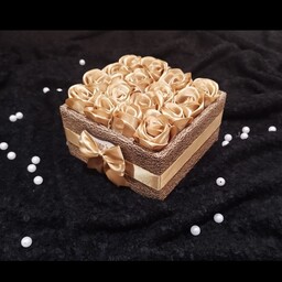 باکس گل مصنوعی مربعی چوبی طلایی سایز 3