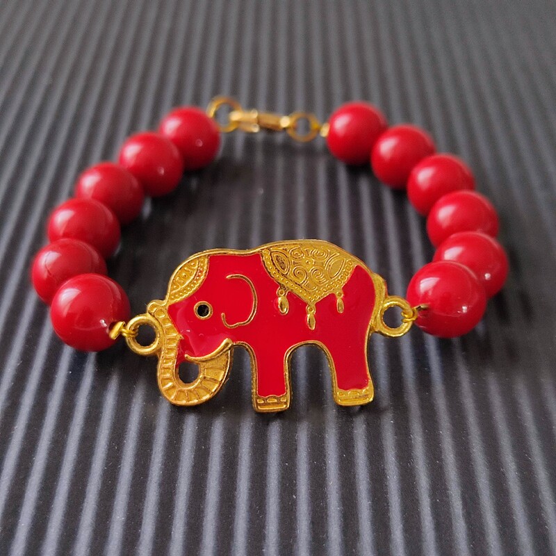 دستبند قرمز با پلاک فیل هندی قرمز و حاشیه طلایی و  شل با روکش قرمز