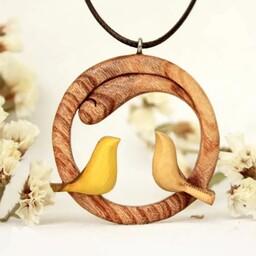 گردنبند چوبی پرندهای عاشق ساخت با سه نوع چوب