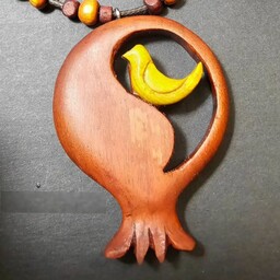 گردنبند چوبی انار و پرنده با چوبهای عناب و زرشک
