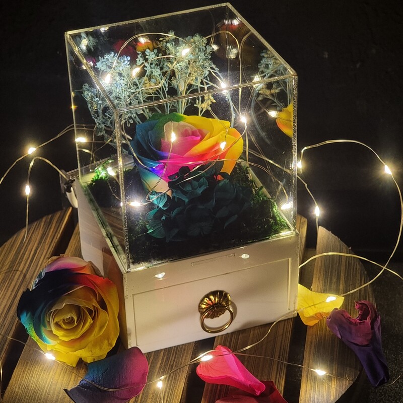 گل رز جاودان هفت رنگ با دیزاین در باکس کشودار
