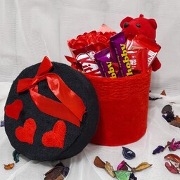 باکس هدیه ولنتایین ،پک کامل  شامل گل،شکلات و خرسی کوچولو