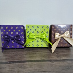 جعبه ی هدیه ی مخصوص رنگی با پاپیون مقوایی 