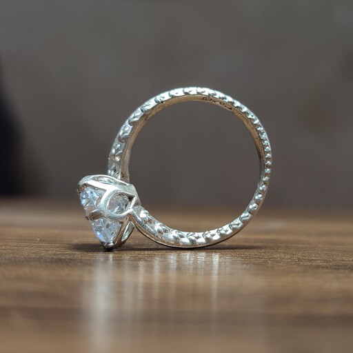 انگشتر نقره زنانه سولیتر با نگین الماس سنتیک درشت