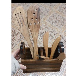 انواع کفگیر و قاشق و چنگال چوبی قابل استفاده ساخته شده با چوب های طبیعی 