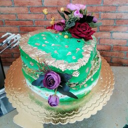 کیک تولد خامه ای دو طبقه 