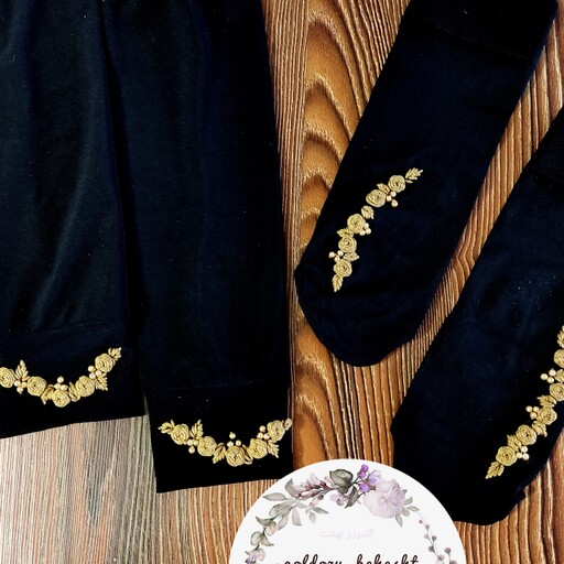 ست ساق و جوراب گلدوزی طرح پنج گل طلایی 