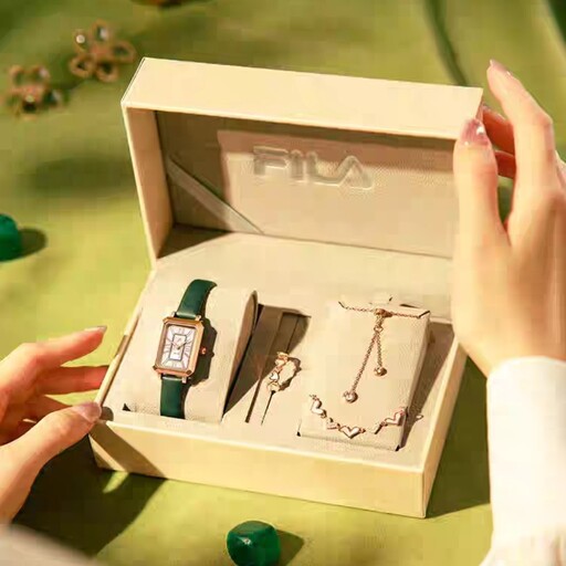 ست هدیه زنانه و دخترانه ساعت برند فیلا Fila مدل 6264 به همراه دستبند و گردنبند
