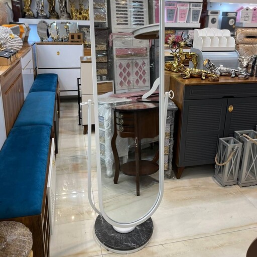  آینه قدی سفید و مشکی  سنگی
ارتفاع 1.80 در56
 جنس آهن   هزینه ارسال به عهده مشتری وپسکرایه