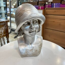 مجسمه دختر کلاه به سر پلی استر   هزینه ارسال به عهده مشتری