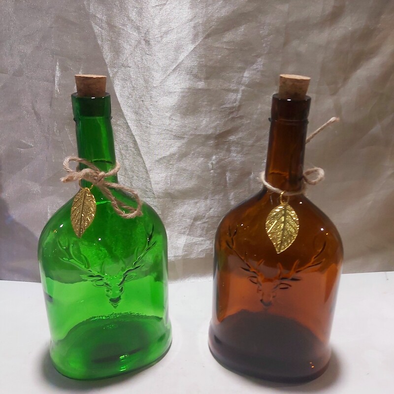 بطری شیشه ای سبز وقهوه ای  طرح گوزنی بادرب چوب پنبه ای پرتغالی وارداتی با حجم یک لیتر تولید شده به روش دست ساز  