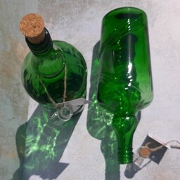 بطری شیشه سبز ونوس بادرب چوب پنبه وارداتی وحجم 1.300سی سی