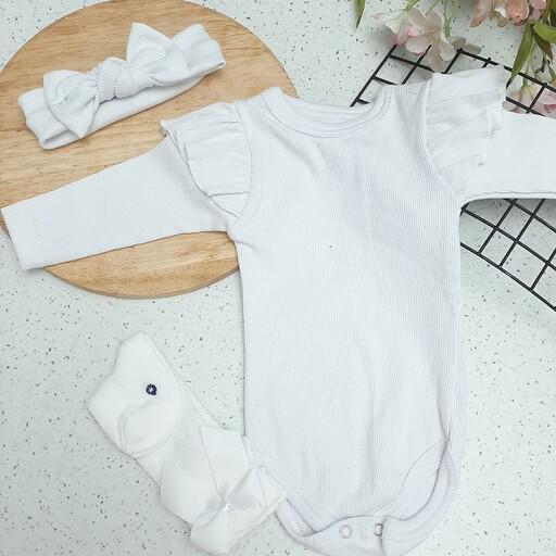 ست نوزادی بادی زیردکمه هدبند جوراب سفید مناسب تا شش ماه