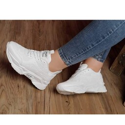 کفش کتونی زنانه سفید لژدار برند فشیون جنس رویه چرم جنس زیره پیو قالب استاندارد مناسب پیاده روی و ورزش ارسال رایگان
