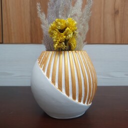 گلدان سنگی شیاردار  جنس سنگ مصنوعی (بتنی) رنگ سفید طلایی