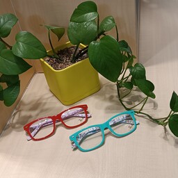 فریم عینک قرمز و سبز کائوچویی
