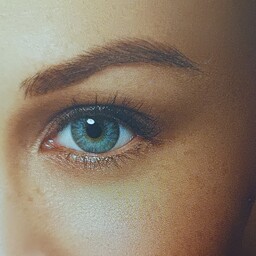  لنز چشم طبی رنگی  برند AIROPTIX  رنگ آبی طبیعی
