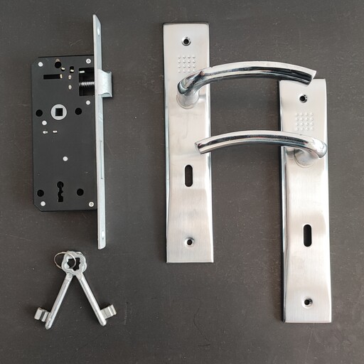 مجموعه قفل کلیدی و دستگیره درب چوبی خالدار کروم مخصوص درب اتاق چوبی لنا