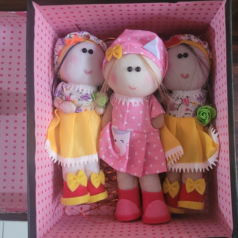 بسته سه عدد عروسک روسی  و دو عدد سرخودکاری طرح و جاسوئیچی ماتریوشکا  روسی