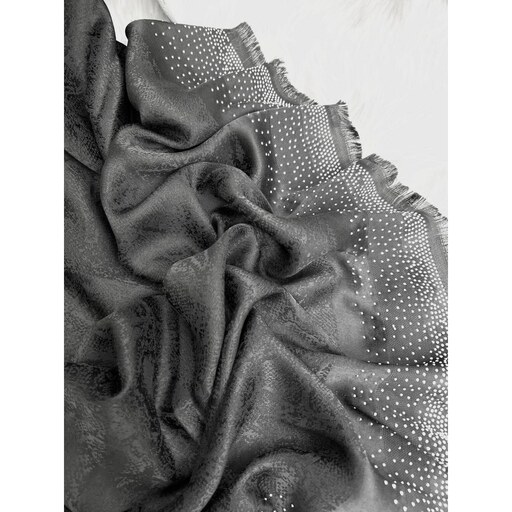 روسری مشکی نخ ابریشم ژاکارد 140 دورنگین مدل پوست ماری ریز