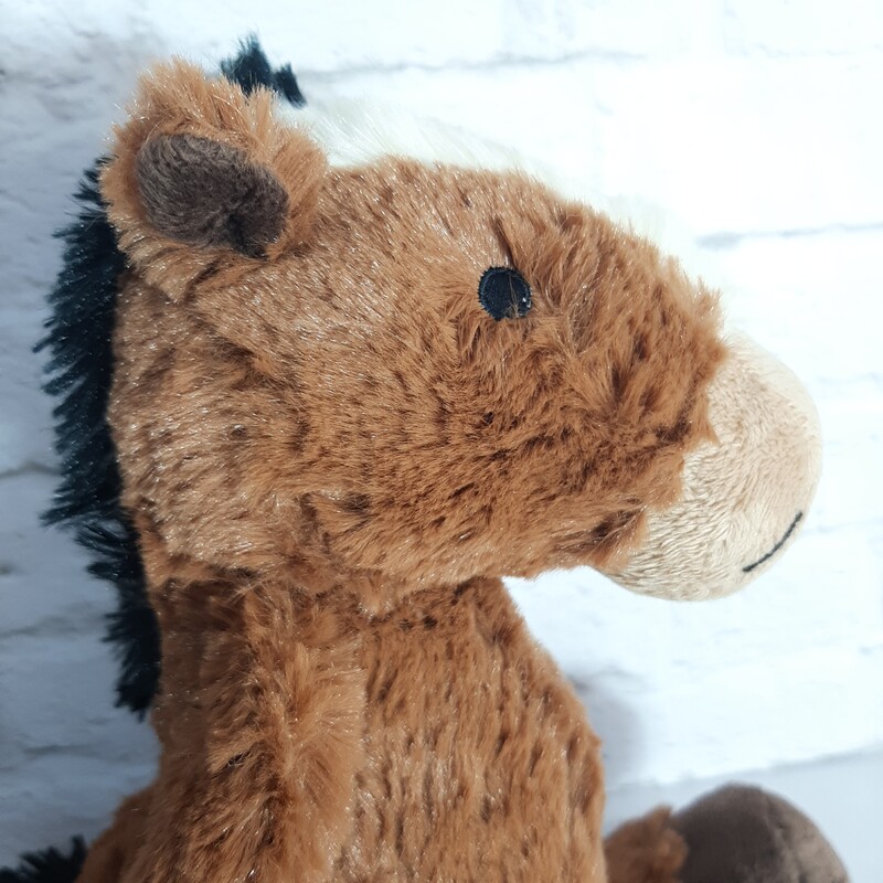 عروسک اسب پولیشی داخل کیسه اورجینال به خاطر عکاسی بازش کردم. فوق العاده با کیفیت و زیبا.خز نرم و ابریشمی،شاین و خوش رنگ