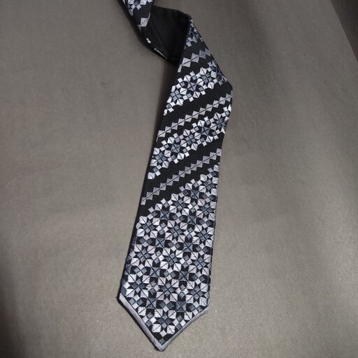 کراوات خامه دوزی سیستان طرح زاریس01کاملا دست دوز. 
