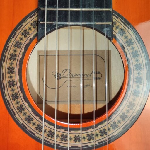 گیتار دیاموند رنگ قرمز آجری مدل کاتوی همراه با کیف ضد ضربه و پیک(مضراب) و ارسال رایگان