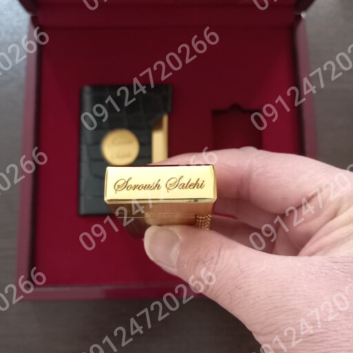 ست روکش طلا فندک و جاکارتی با نماد اختصاصی 24 عیار به همراه حک اسم رایگان و جعبه چوبی اینستاگرام kadoonlineorg 