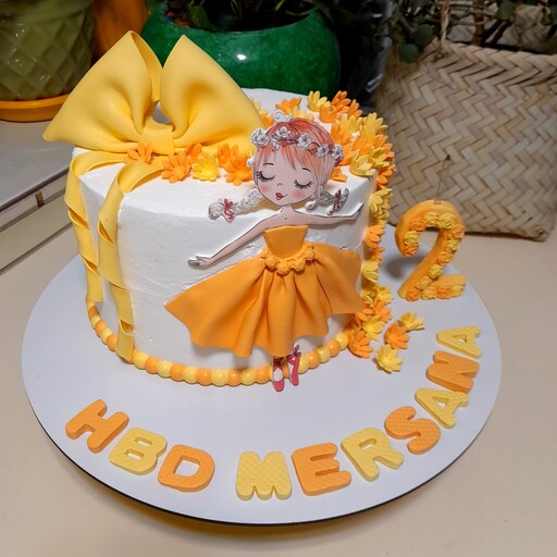 کیک خامه ای تولد دخترانه