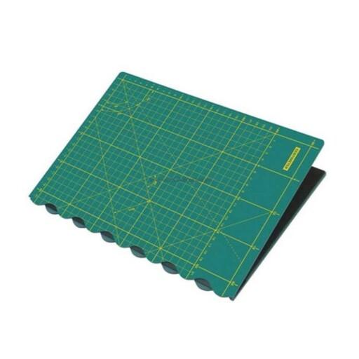 صفحه برش چرم تاشو سبز رنگ برند الفا (OLFA) کد FCM-A3 ضخامت 2 میلیمتر و جنس بدنه PVC (ابعاد 45 در 32 سانتی متر)