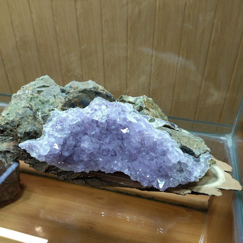 سنگ آمیتیست درجه یک و کاملأ طبیعی ایرانی