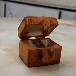 جعبه  صندوقچه چوبی با لولا و قفل چوبی منحصر بفرد  جلا خورده  ویژه هدیه  جای طلاجات و  اشیا با ارزش کوچک