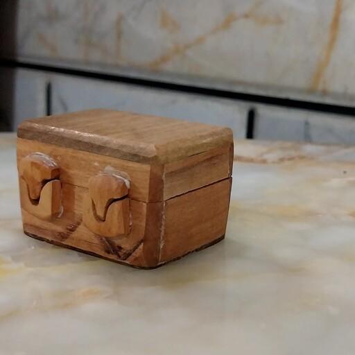 جعبه  صندوقچه چوبی با لولا و قفل چوبی منحصر بفرد  جلا خورده  ویژه هدیه  جای طلاجات و  زیورآلات وسایل با ارزش کوچک
