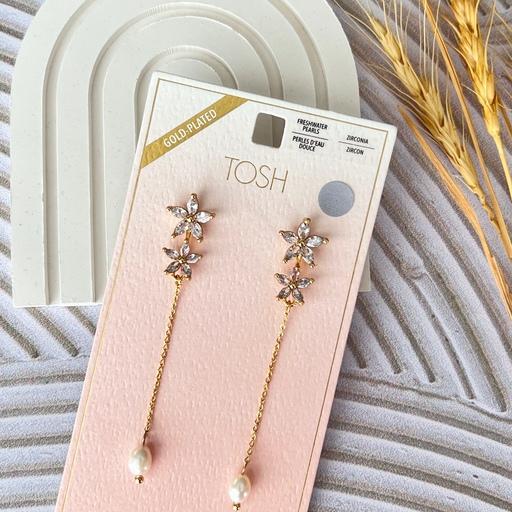 گوشواره دو گل جواهری با اویز مروارید طبیعی روکش طلا برند لوکس Tosh