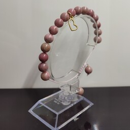دستبند سنگ طبیعی رودونیت با پلاک طلایی قلب 