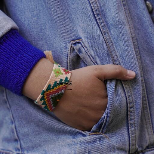 دستبند گلیم بافت در طرح و رنگ های مختلف