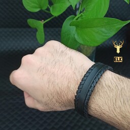 دستبند چرم طبیعی مدل D218 مشکی(ارسال رایگان با جعبه چوبی مخصوص هدیه)