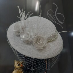 کلاه آیدا عروس سفید رنگ سایز بزرگ کلاه عقد و فرمالیته ،هر رنگی بخاین قابل اجراست مشکی،ابی ،صورتی لیمویی و .....